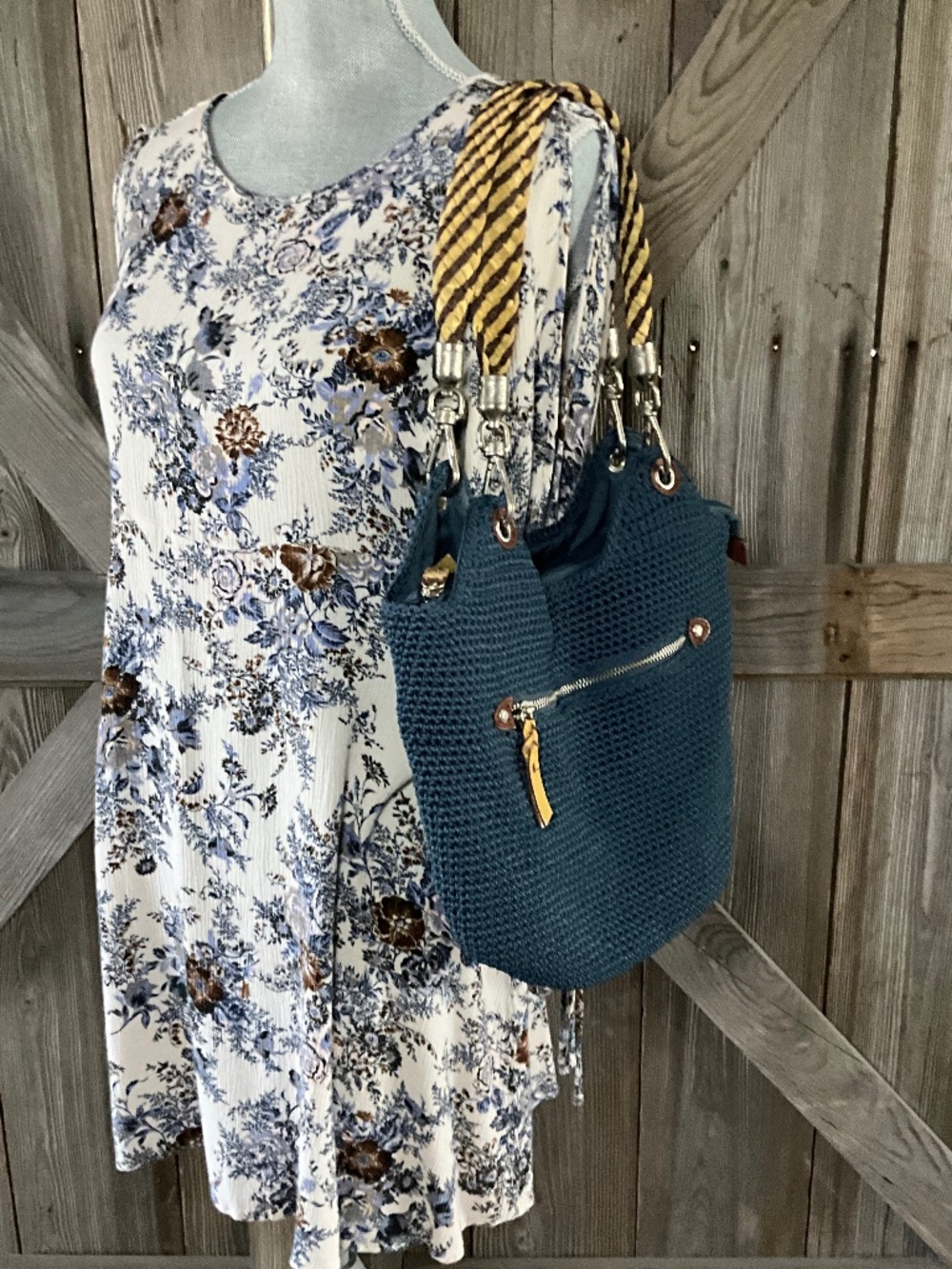 The Sak Blue Crochet Shoulder Bag Gold Brown Braided Leather Handles Boho EUC - Picture 4 of 5